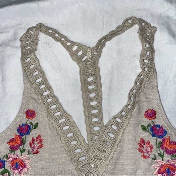 Tan Hollister tank flowy top size extra small - Picture 4 of 7